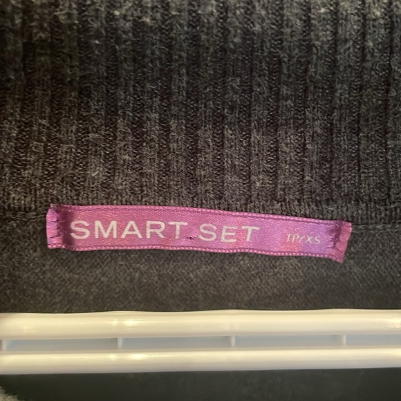 Smart Set Gray Oversized Collar Top - Picture 3 of 6